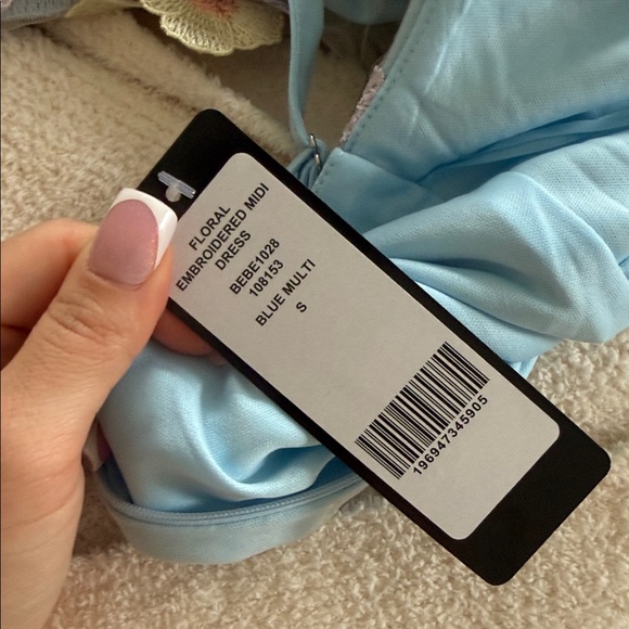 BRAND NEW spring bebe Pastel Floral V-Neck Midi Dress in Light Blue - Picture 5 of 5